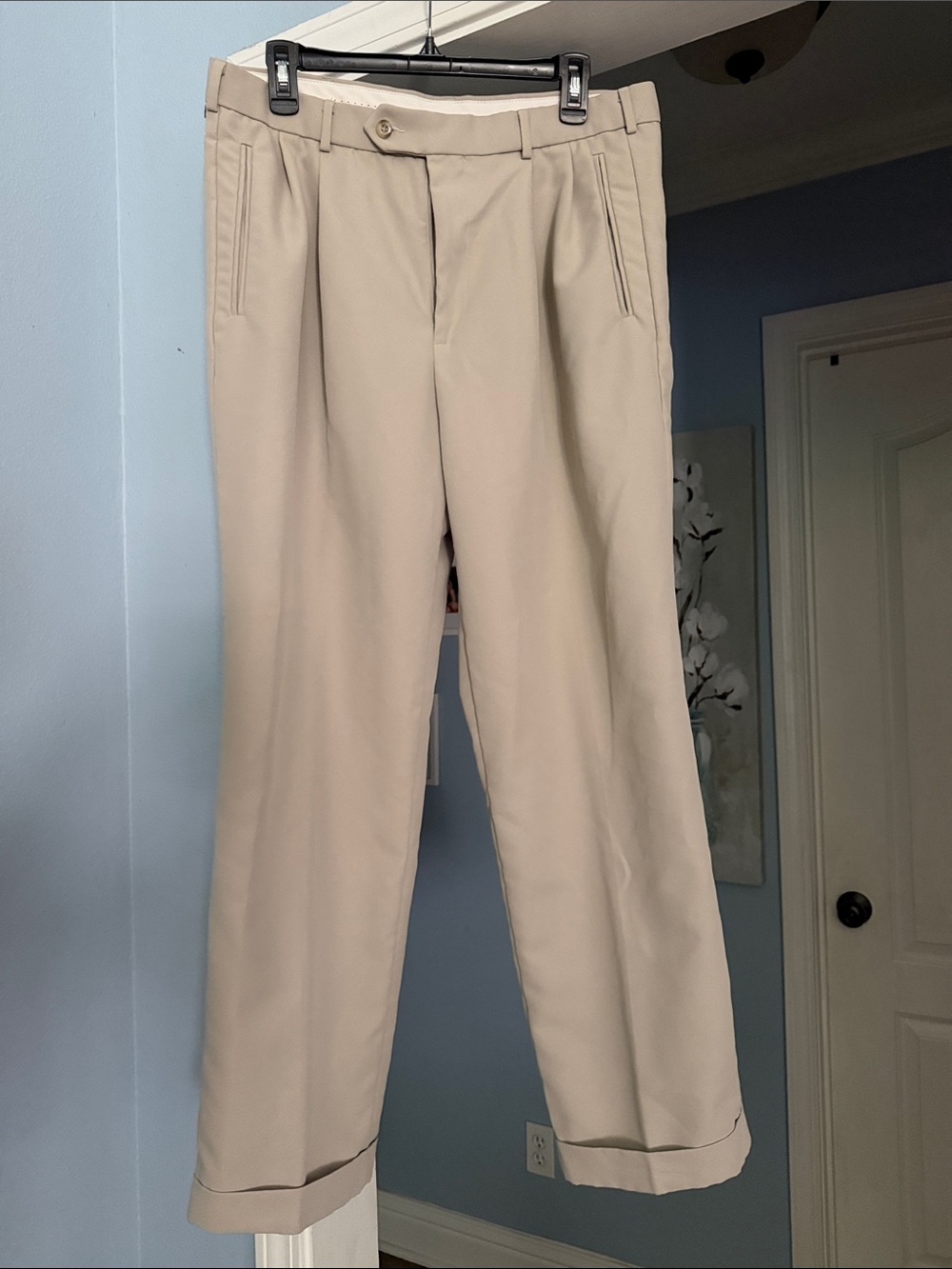 Dockers Men's Pleated Dress Pants in Light Khaki